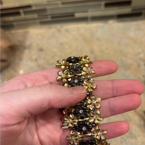 Vintage Gold Floral Bracelet - Picture 4 of 5